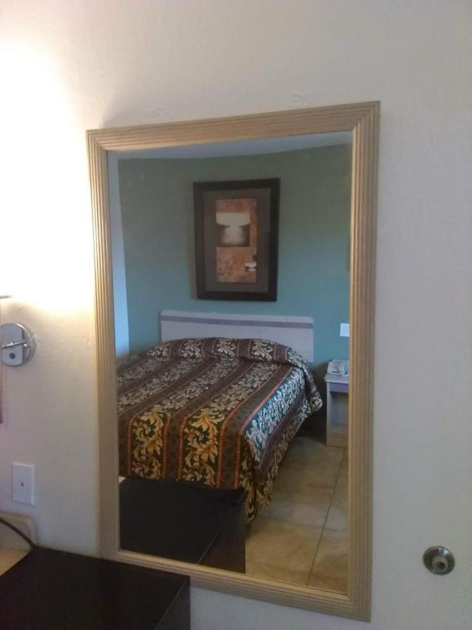 Red Carpet Inn Louisville North -Jeffersonville In المظهر الخارجي الصورة