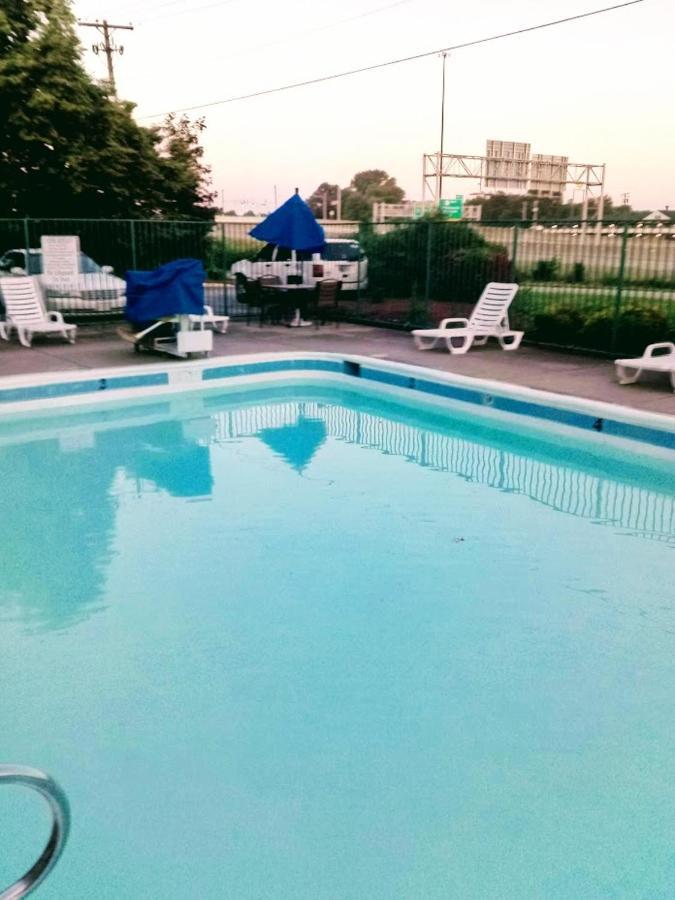 Red Carpet Inn Louisville North -Jeffersonville In المظهر الخارجي الصورة