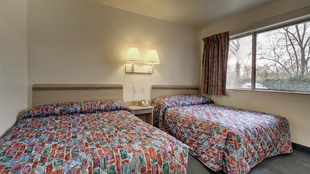 Red Carpet Inn Louisville North -Jeffersonville In المظهر الخارجي الصورة