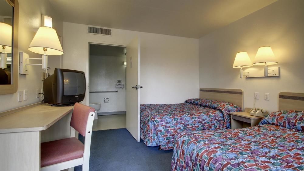 Red Carpet Inn Louisville North -Jeffersonville In المظهر الخارجي الصورة