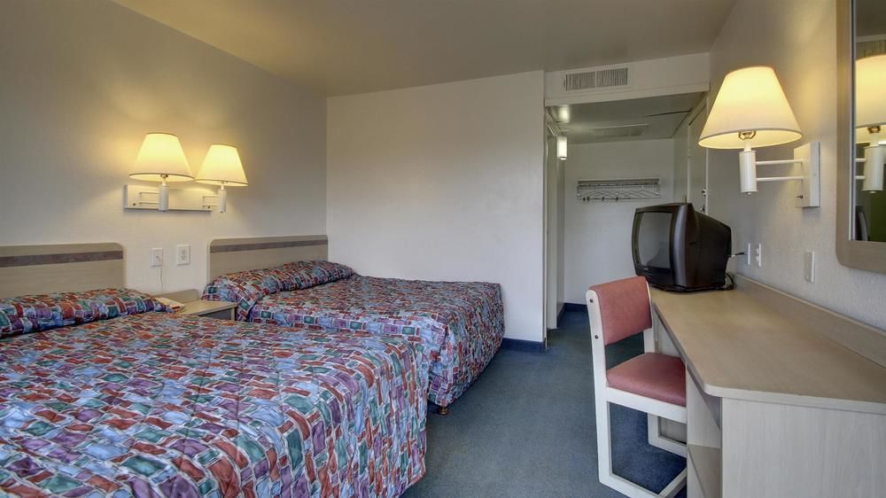 Red Carpet Inn Louisville North -Jeffersonville In المظهر الخارجي الصورة