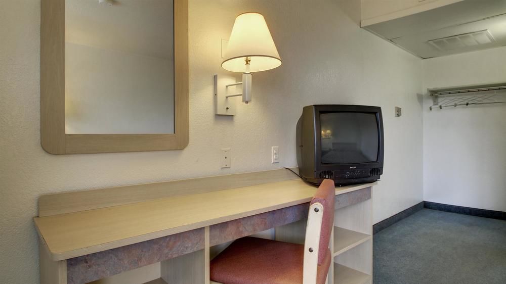 Red Carpet Inn Louisville North -Jeffersonville In المظهر الخارجي الصورة